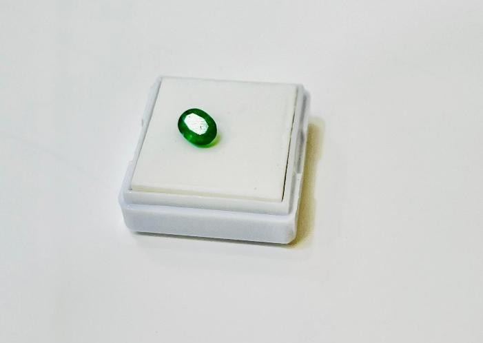 Natural Emerald Gemstone In Green Colour Natural Emerald Gemstone (Panna) weighing 0.990 Carats